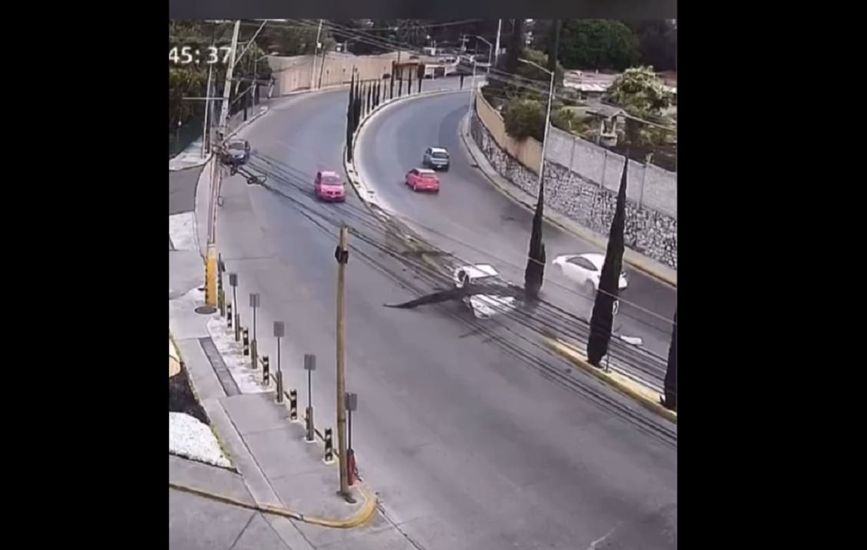 VIDEO: Ceniza del Popocatépetl provoca choques de autos en Puebla 3 accidenbte Puebla ceniza