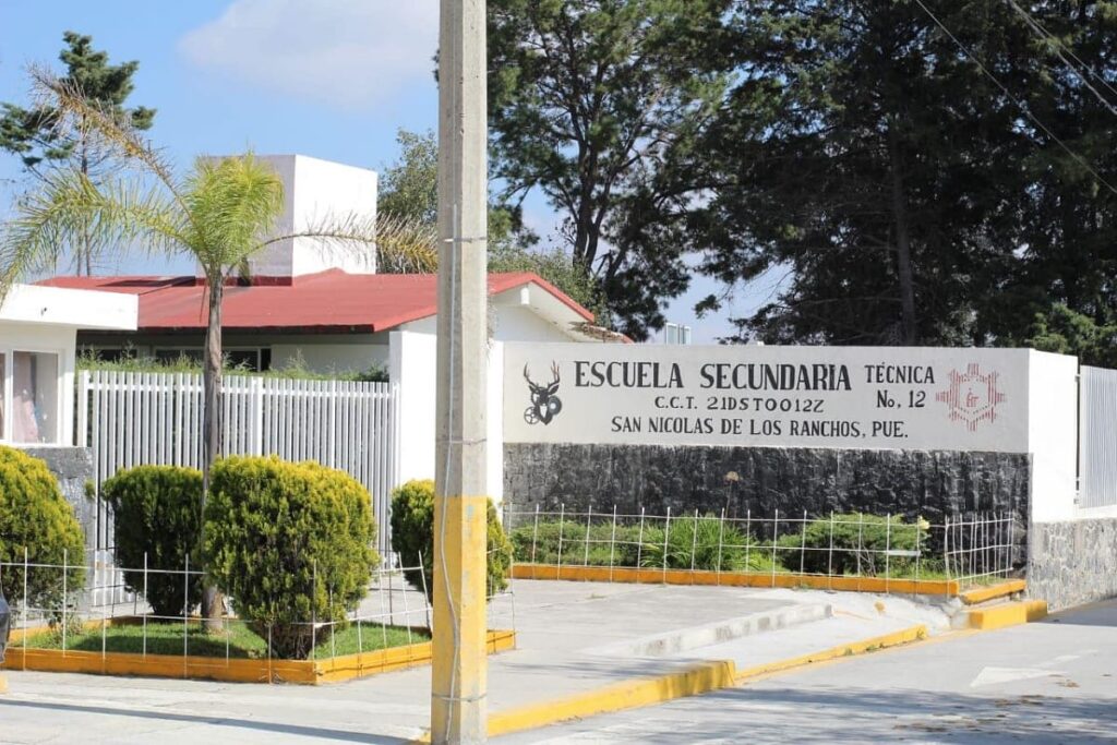 Autorizan clases a distancia en 11 municipios de puebla por caída de ceniza