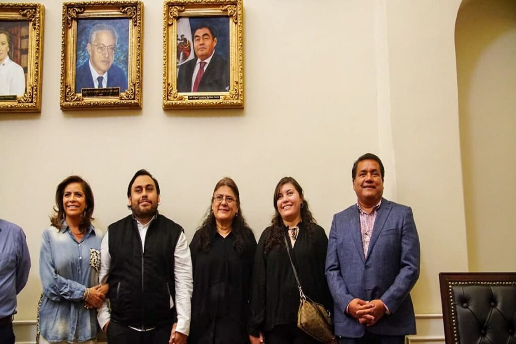colocan cuadro de miguel barbosa en el salón gobernadores
