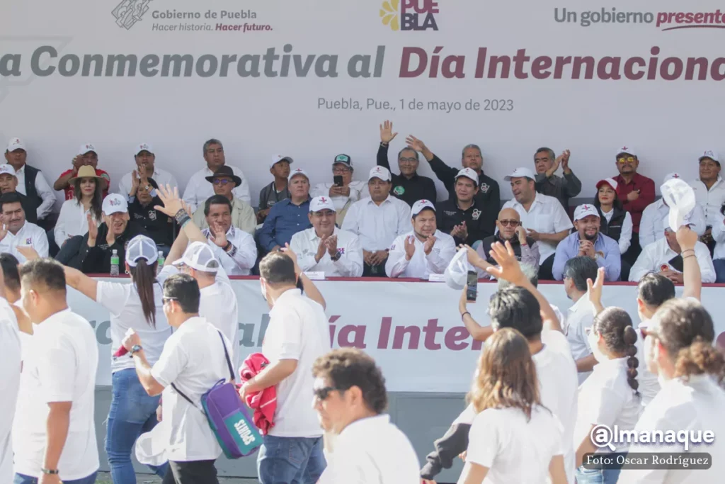 desfile del 1 de mayo gobernador de puebla Sergio Salomon 2