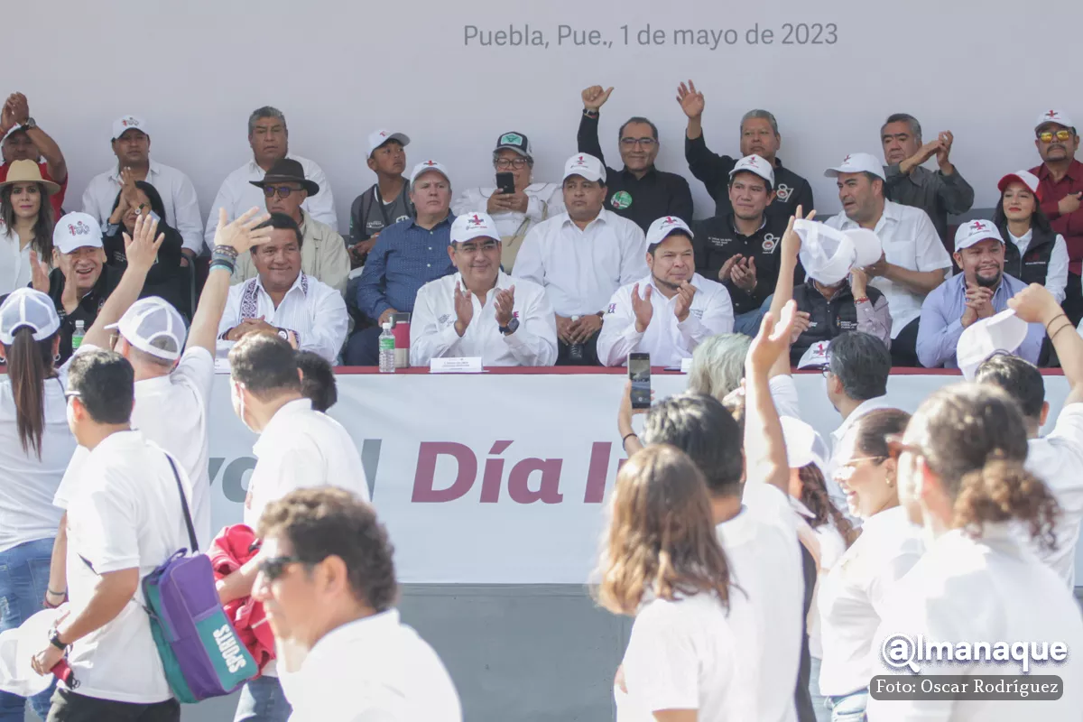 Sergio Salomón, La Sonora Dinamita, globeros y empleados, así fue la marcha del Día del Trabajo en Puebla 8 desfile del 1 de mayo gobernador de puebla Sergio Salomon 3