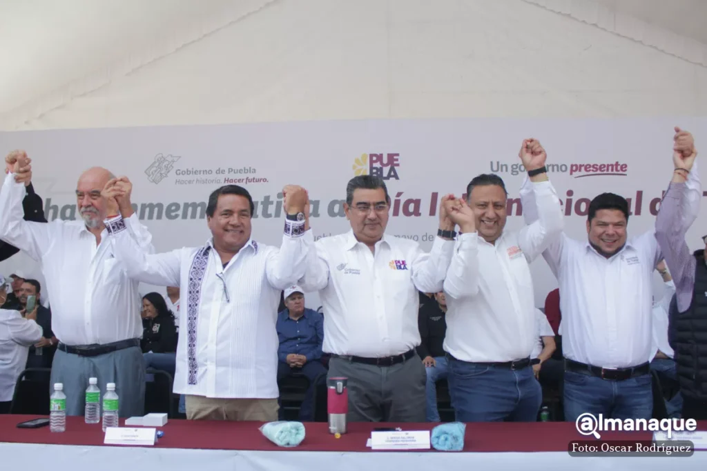 desfile del 1 de mayo gobernador de puebla Sergio Salomon 6