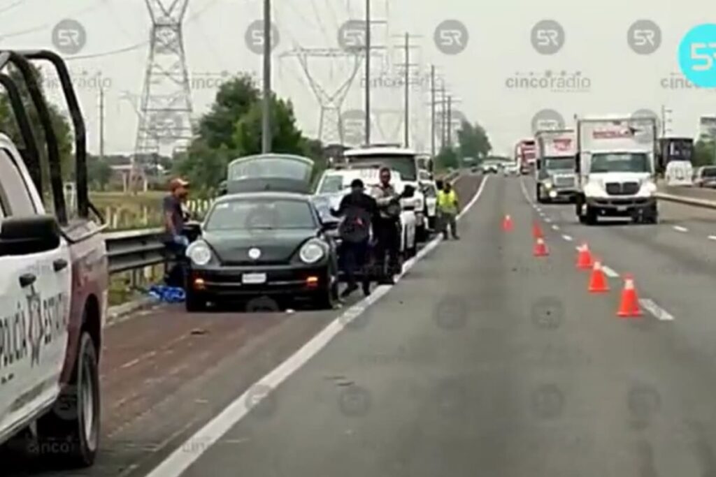 Hallan cuerpo encajuelado en la México-Puebla