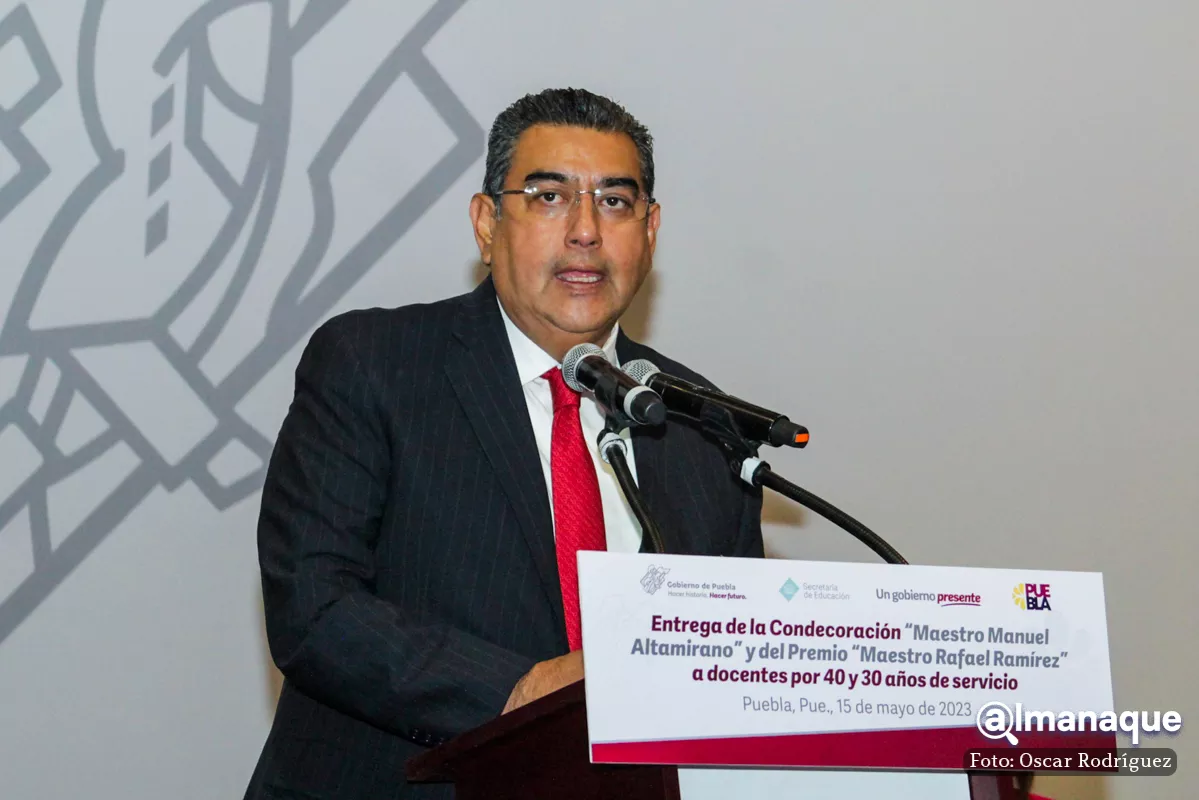 entrega de reconocimientos medallas a maestras y maestros poblanos 4