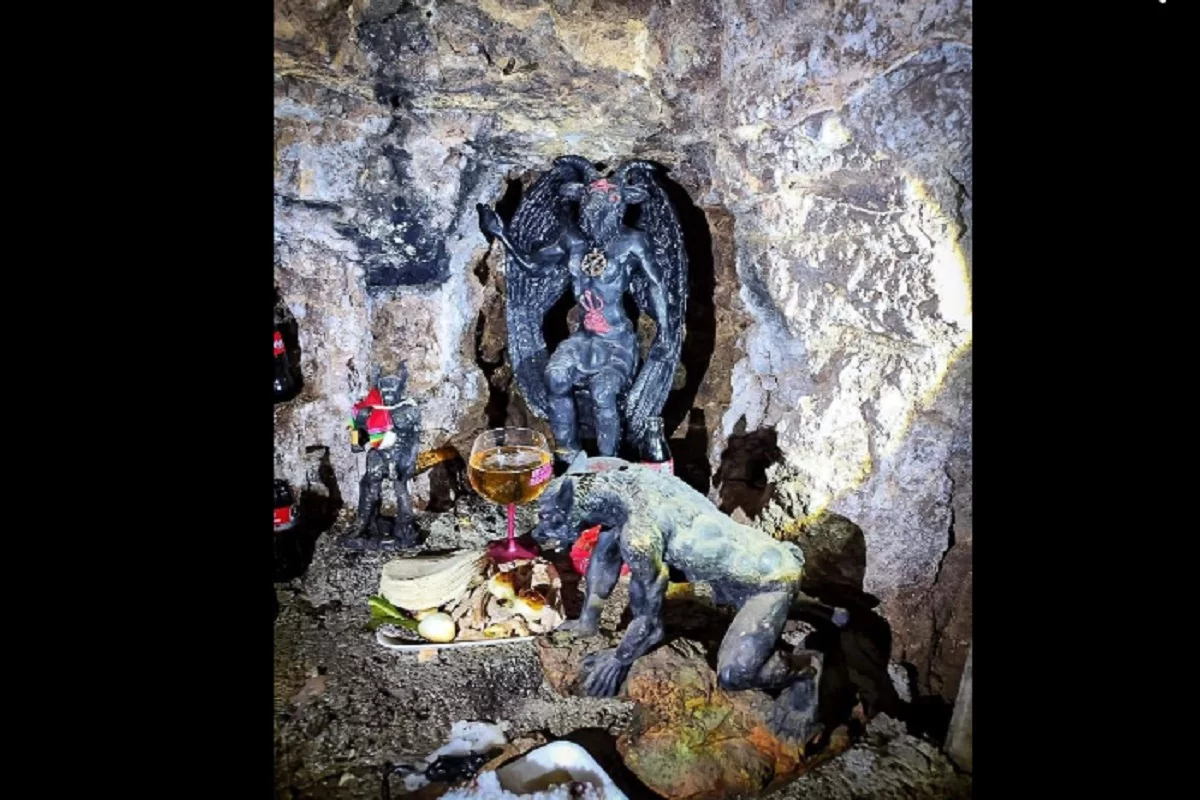 FOTO: Hallan huachitunel en Cuautepec, Hidalgo con altar a Belcebú y la Santa Muerte 4 huachitunel belcebu hidalgo