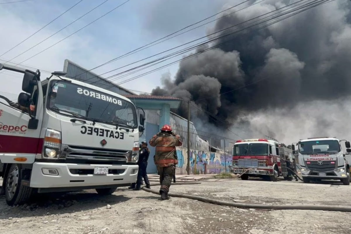 Registran fuerte incendio en fábrica de pinturas en Ecatepec, no hubo víctimas 3 Incendio en Ecatepec