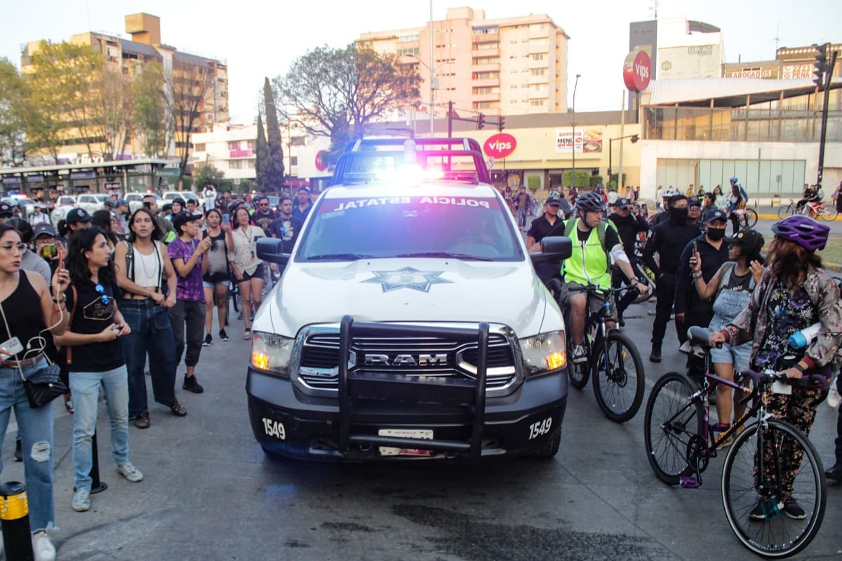 En protesta ciclista, ebrio intenta atropellar a manifestantes y es enviado a la Fiscalía de Puebla 6 manifestacion ciclsta puebla 1