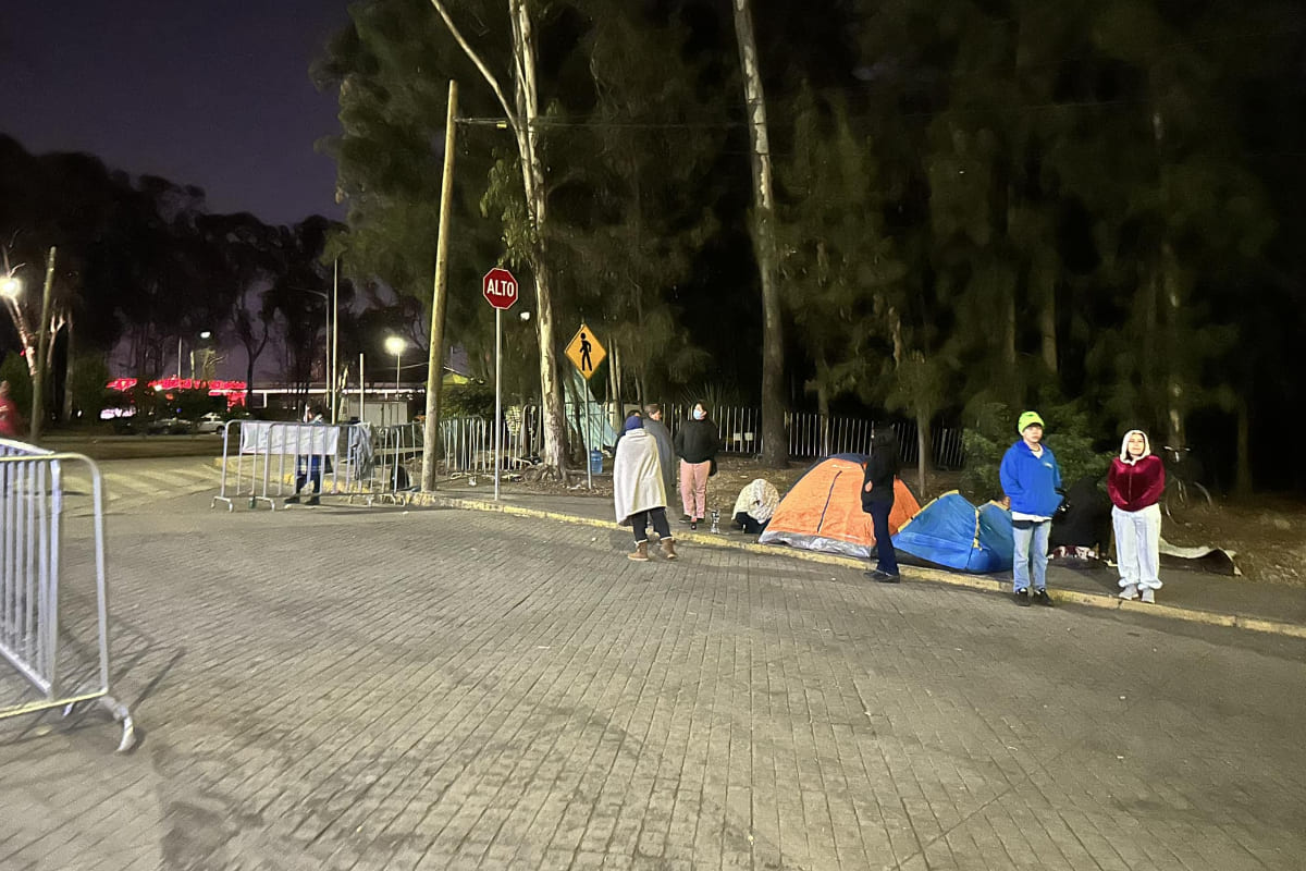 Poblanos acamparon desde las 4 de la mañana para ver a Ricky Martin en la Feria de Puebla 3 poblanos acamparon para ver a ricky martin
