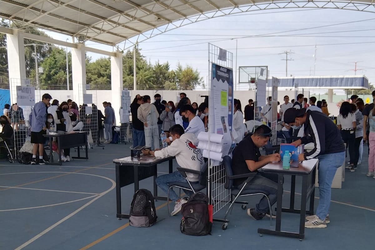 Prepa Alfonso Calderón, sede del XXXII Concurso Estatal de Aparatos y Experimentos de Física, organizado por la SMF 2 prepa alfonso calderon sede concruso de experimentos 1