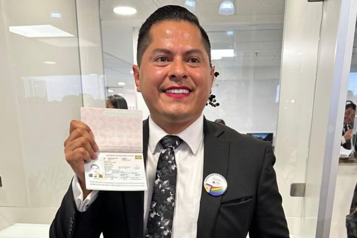 Entregan primer pasaporte no binario al magistrade Jesús Ociel Baena 3 Entregan primer pasaporte no binario