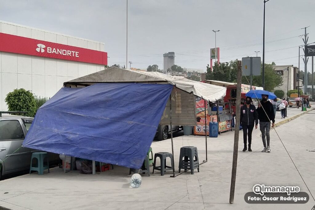 evitar terrazas y comer en puestos callejeros por ceniza en Puebla