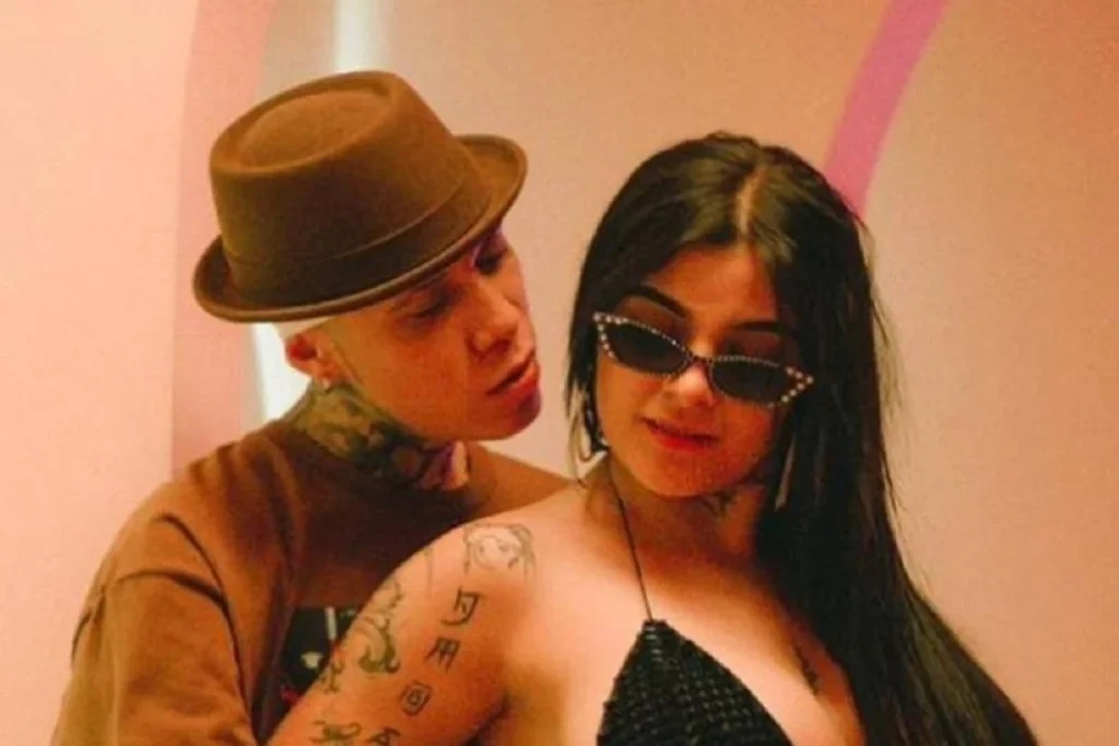 santa fe klan y Karely Ruiz