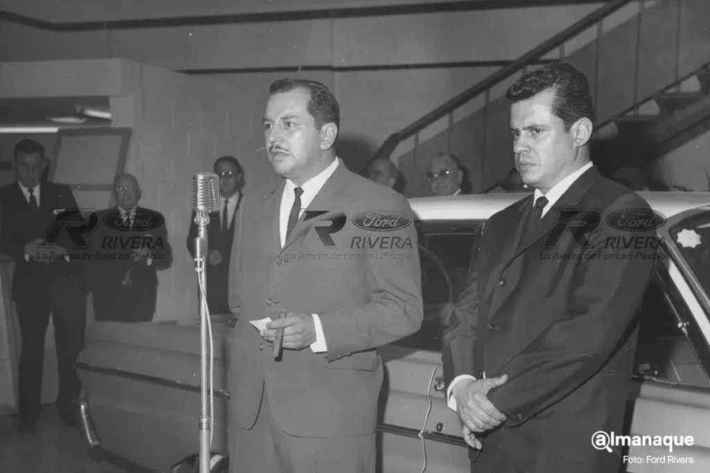 Avenida Juarez Ford Rivera 60 anos Puebla 7