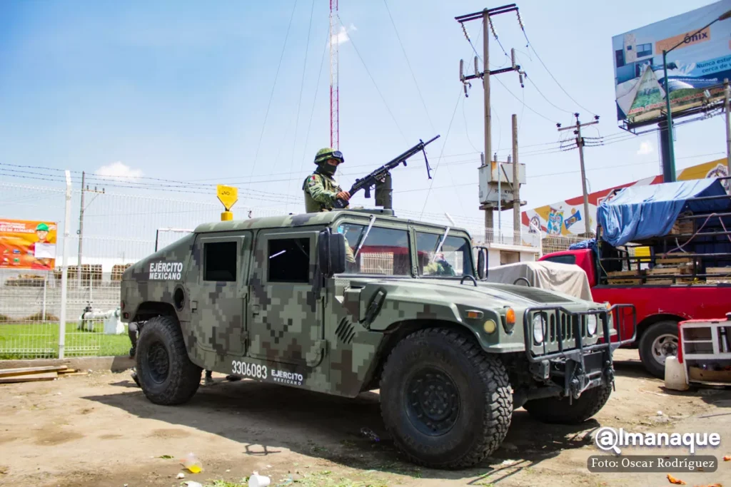 Toma clandestina Central de Abastos 8