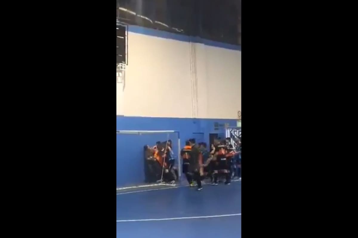 VIDEO: Aficionado apuñala a jugador de futsal en Argentina 3 Aficionado apuñala a jugador d futsal en Argentina