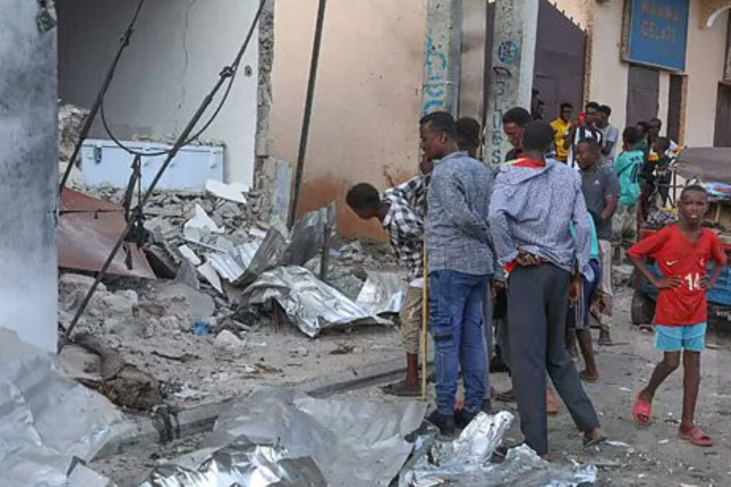 ¡Héroe! Un hombre en situación de calle rescata a 25 perritos de un incendio en Perú 5 ataque somalia