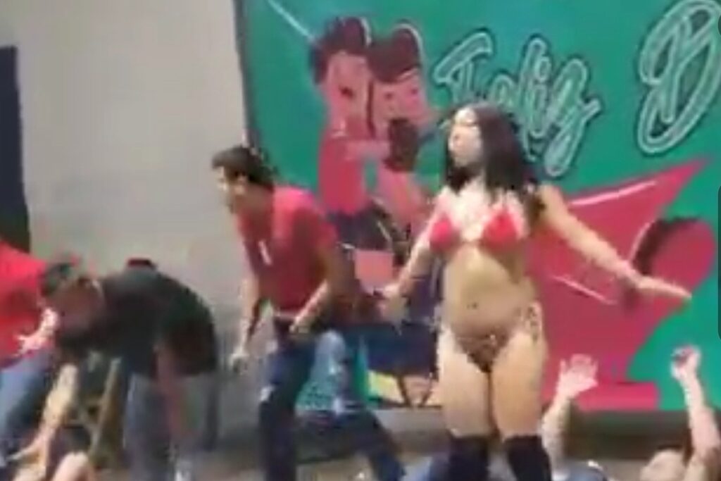 Alcalde de Huehuetán contrata bailarinas para celebrar Día del Padre 6 alcalde de huehuetan