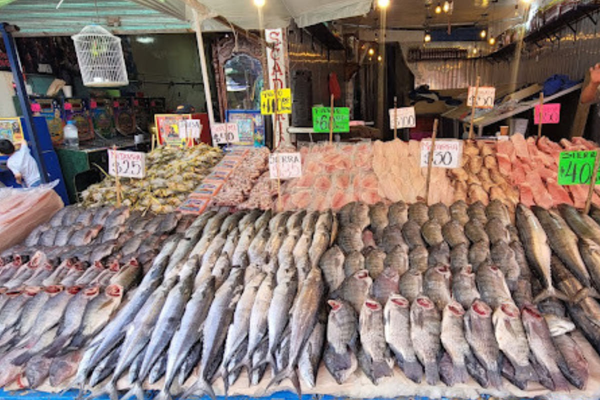 Comerciantes se niegan al reordenamiento de la calle de pescados y mariscos