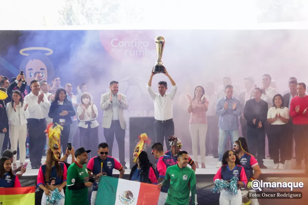 eduardo rivera Presentacion del Thopy tour 3