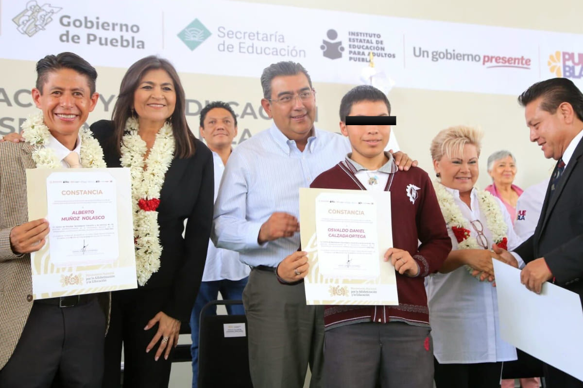 En Puebla, igualdad y acceso a la educación están garantizados: Sergio Salomón 1 entrega de certificados tepeaca 1