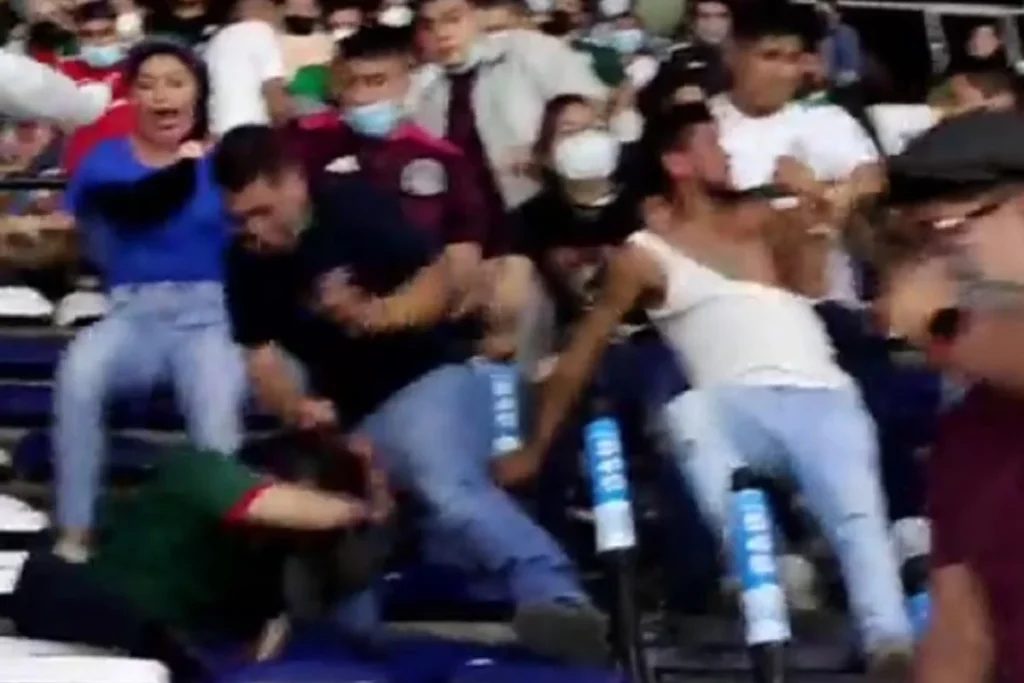 pelea aficionados partido mexico vs