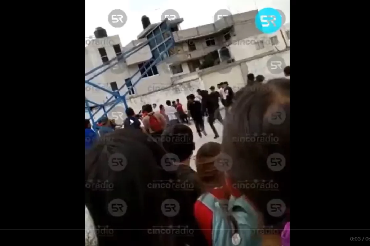 rina entre alumnos del Bachillerato General Oficial Gabino Barreda y vandalos