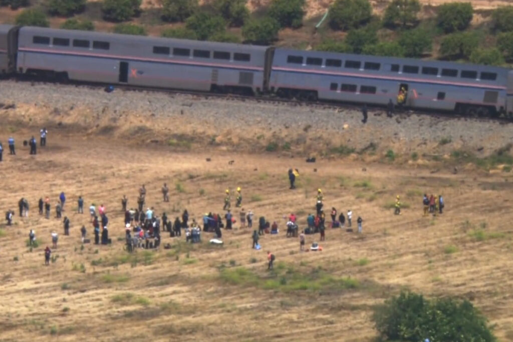 Tren se descarrila en California