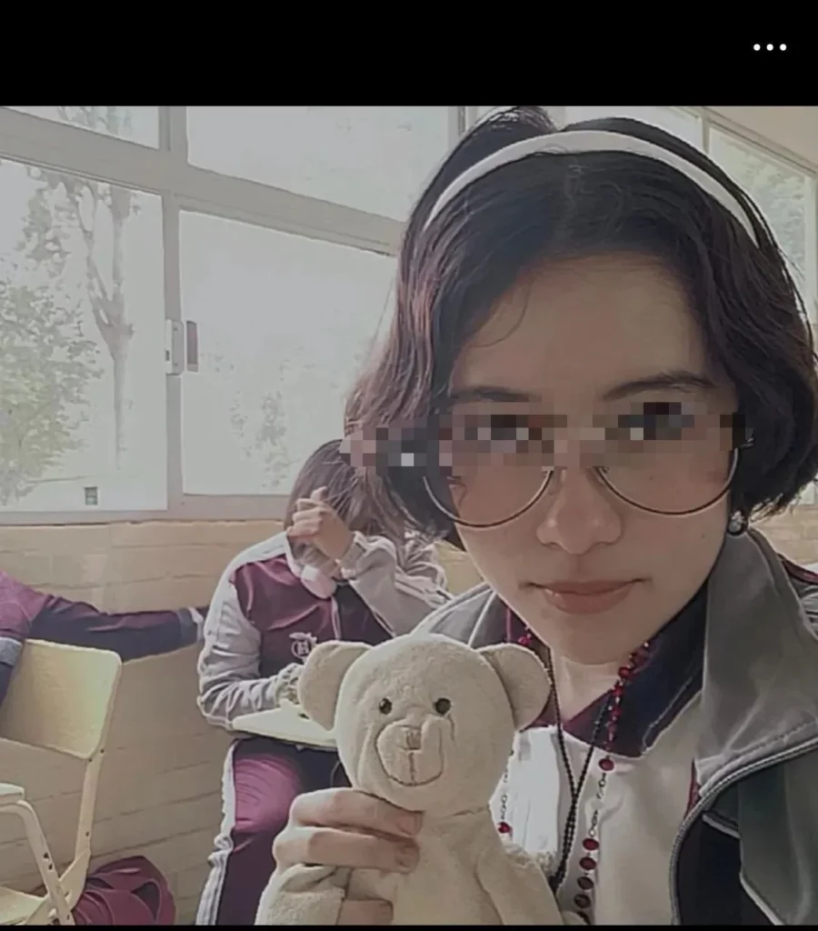 Alumna del CBTis 86 asesina a un perrito