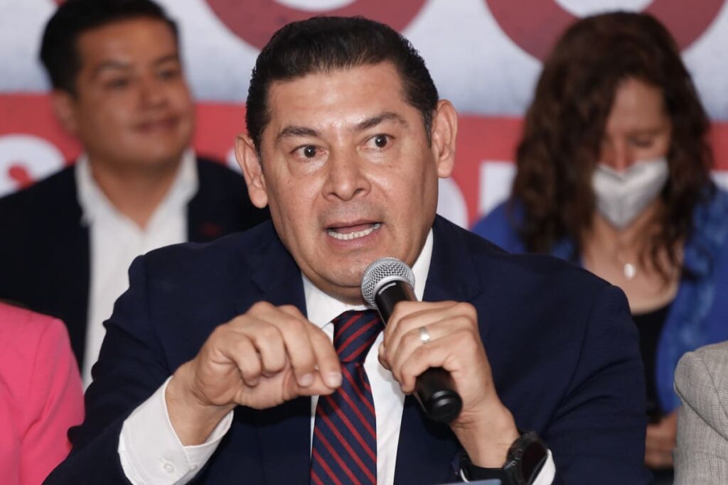 Los nueve aspirantes de Morena que se registrarán por la gubernatura de Puebla 15 Alejandro Armenta niega distanciamiento con Ignacio Mier