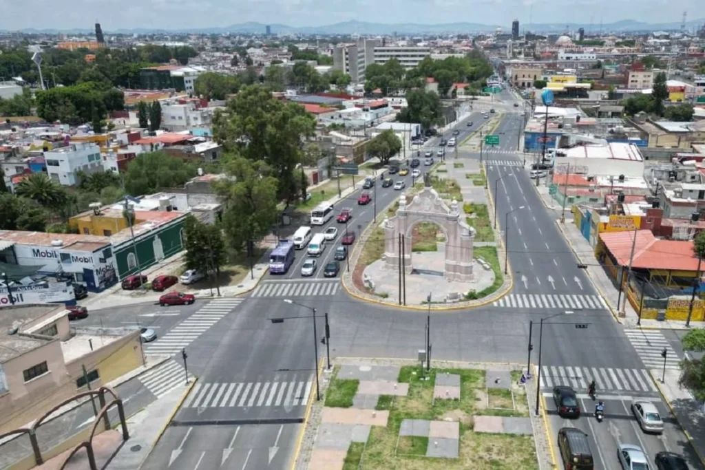 Calzada Zaragoza y Diagonal Defensores de la Republica 2