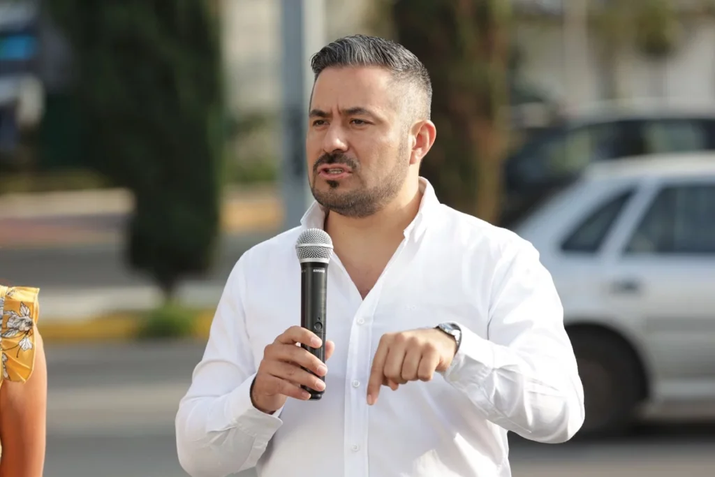 Carbajal lucra con los alumnos de la Alva Edison acusa Adan Dominguez