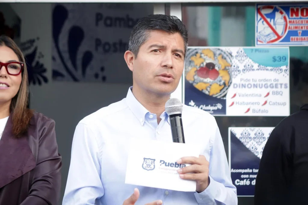 Exige Eduardo Rivera a comerciantes del Mercado de Amalucan