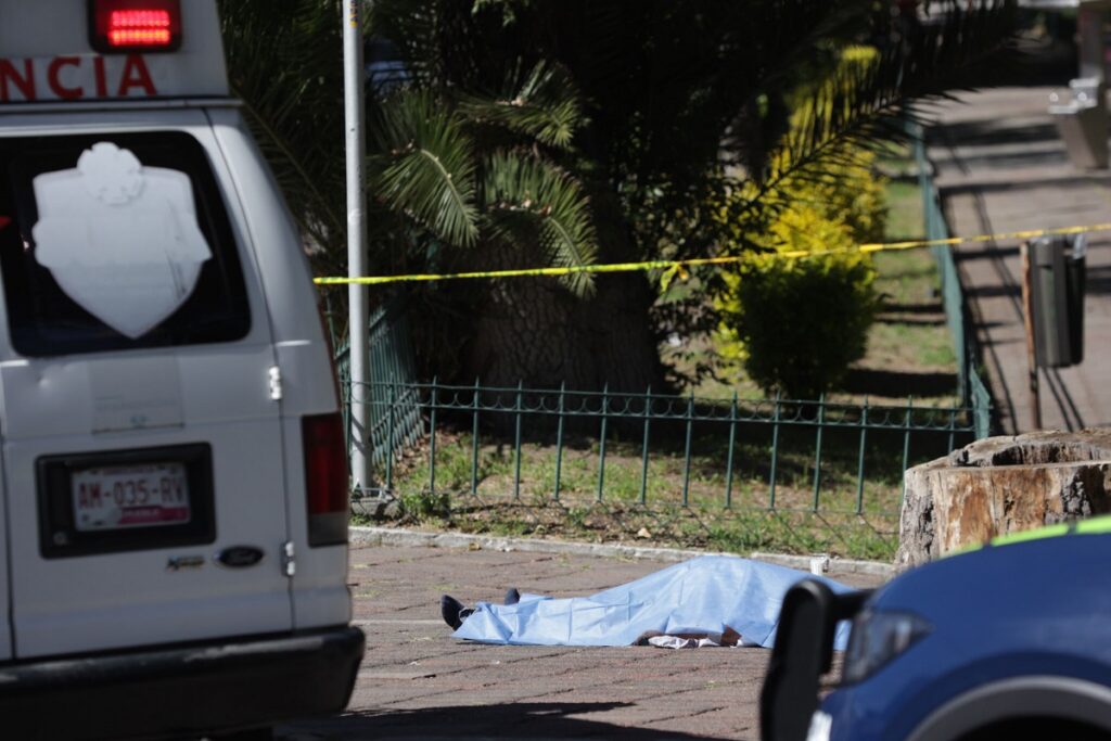 Hombre muere en el Parque San Francisco 1