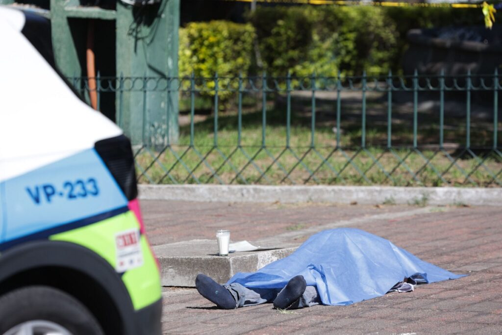 Hombre muere en el Parque San Francisco 3