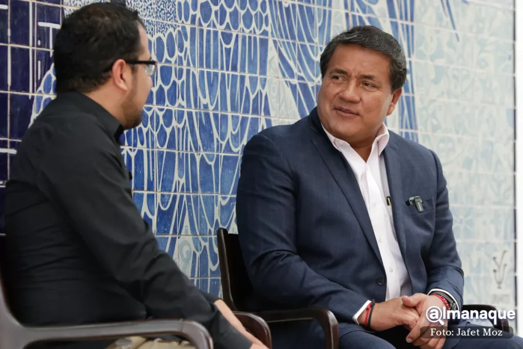 Julio Huerta entrevista almanaque Puebla 4