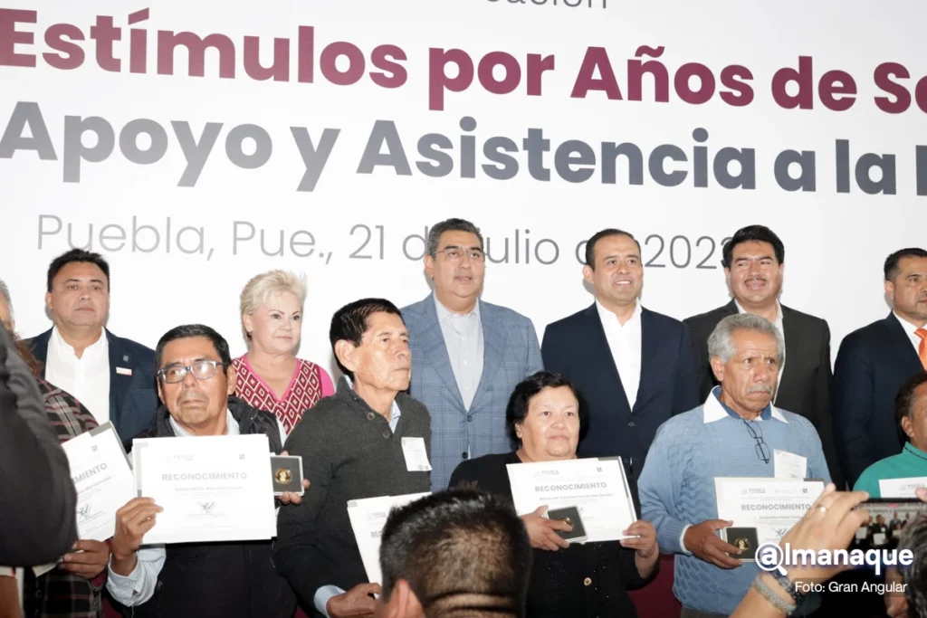 Sergio Salomon Entrega de Estimulos a Personal de Apoyo a la Educacion 5