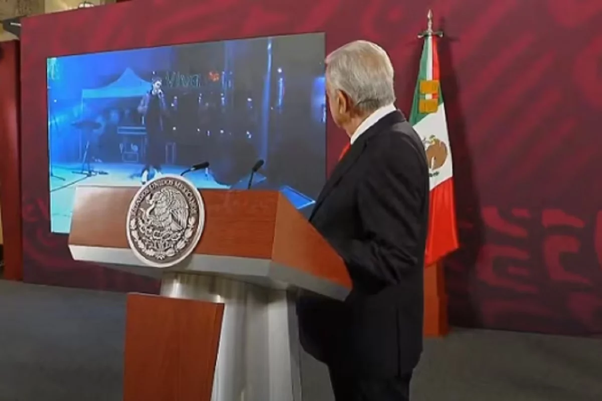 VIDEO: AMLO recomienda escuchar Raymix y pone "Oye mujer" en la mañanera 1 amlo recomienda oye mujer