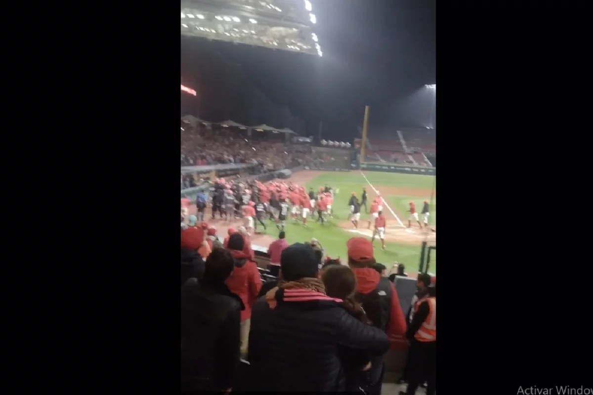 VIDEO: Diablos Rojos y Mariachis protagonizan pelea en el estadio 1 batalla diablos rojos y mariachis