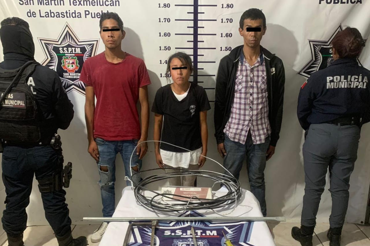 Policías municipales de San Martín Texmelucan detienen a tres personas por presunto robo 1 detienen a tres por robo en Texmelucan 1