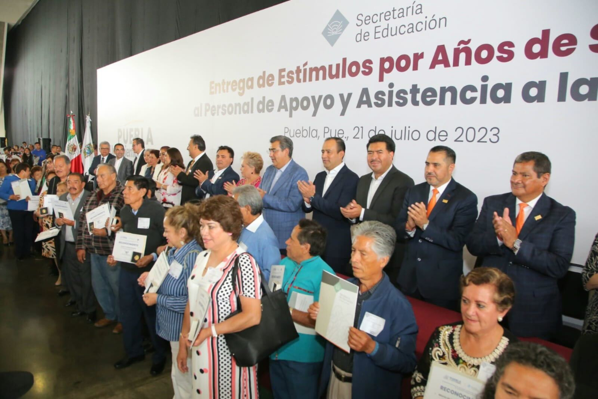 entrega estimulos magisterio poblano