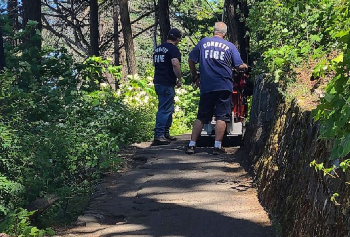 Excursionista cae de una montaña en Oregón; su esposa y 5 hijos fueron testigos 3 hombre muere en oregon