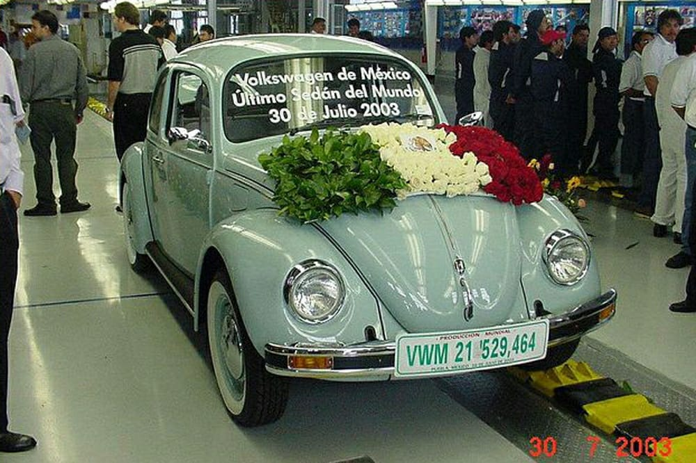 El 20 de julio de 2003 es una de las fechas emblemáticas de la planta de Volkswagen de Puebla, pues ese día se fabricó el último Sedán, mejor conocido como el Vocho, el auto insignia de la marca.