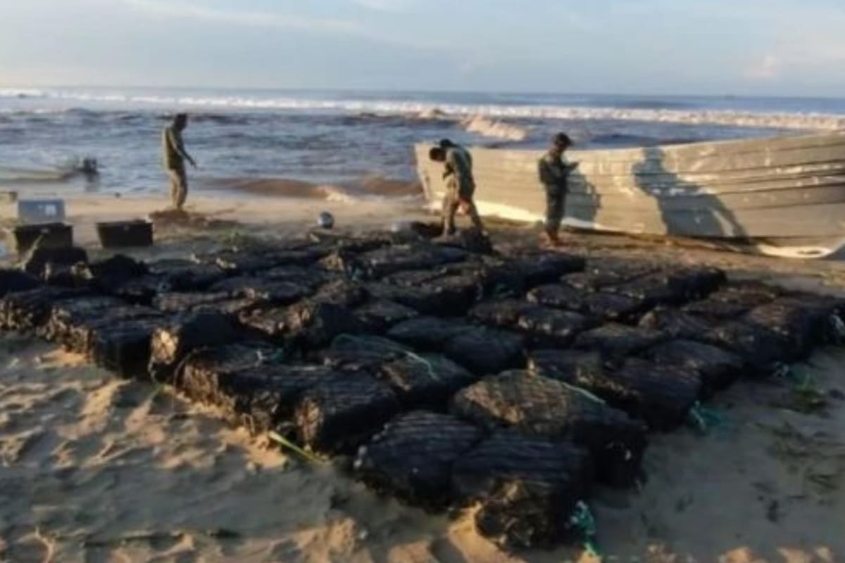 Marina intercepta embarcación con 2.4 toneladas de cocaína en costas de Acapulco 3 Marina intercepta barco con cocaína en Acapulco