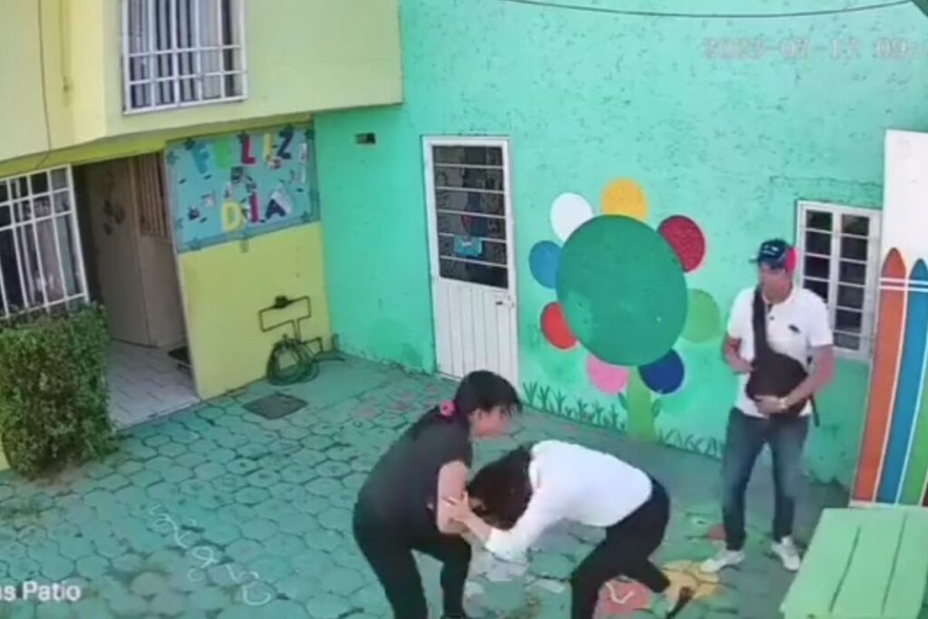 Pareja golpeó a maestra en el EdoMex