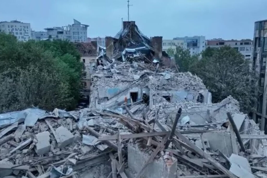 Rusia bombardea Lviv Ucrania