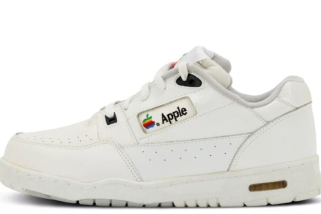 sneakers apple