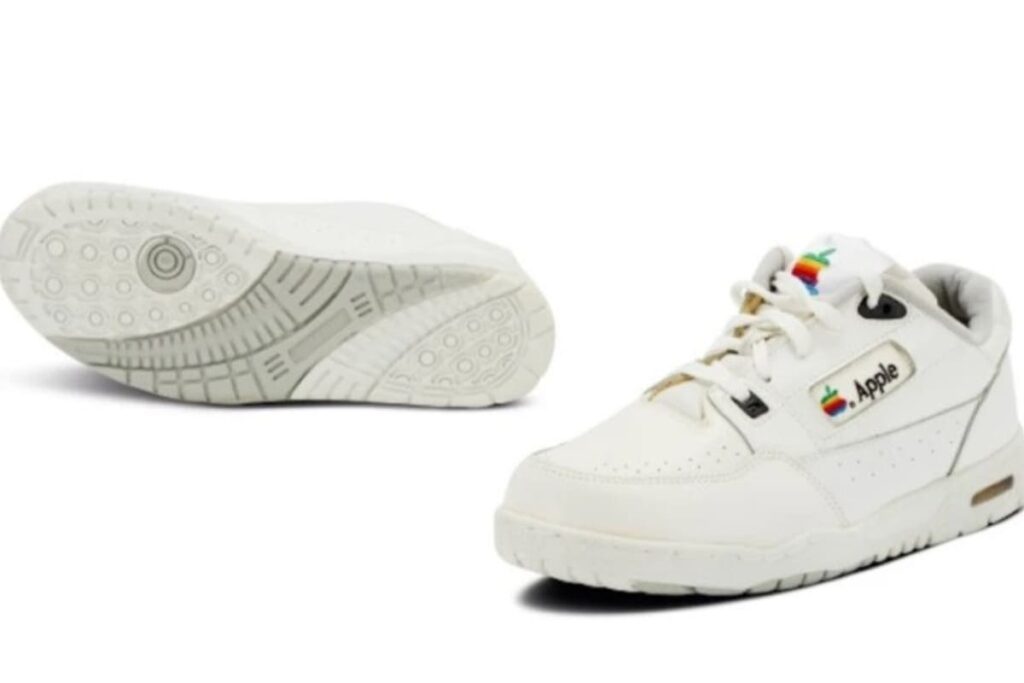Sneakers Apple