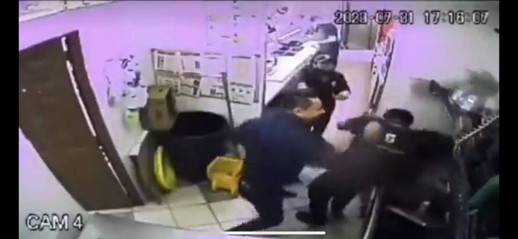 656E3005 CB90 4225 AF7D 47100A5DB835