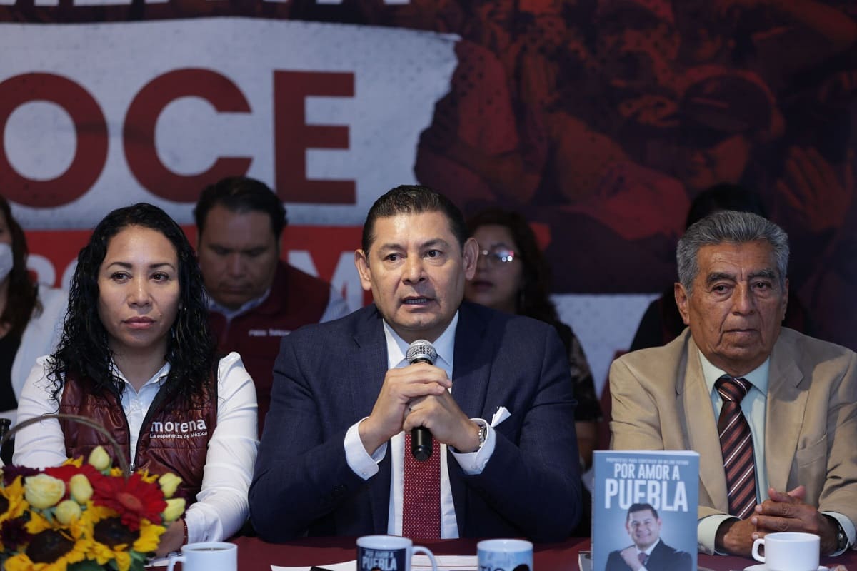 Alejandro Armenta a favor de multas por bardas con propaganda política