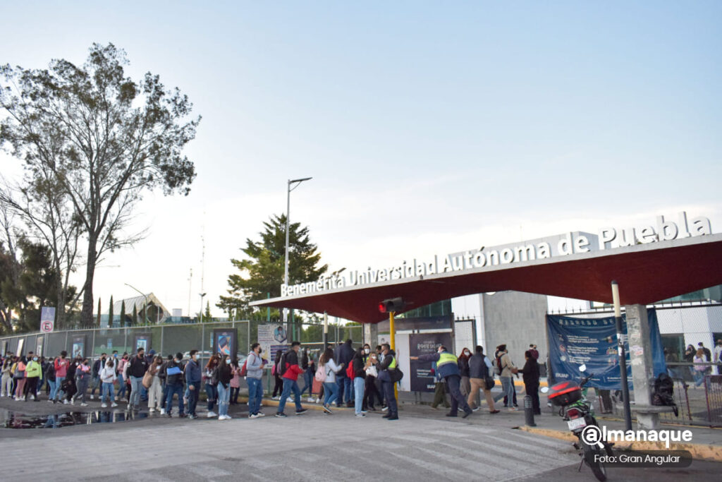 BUAP convocatoria Corrimiento y lugares disponibles 2023